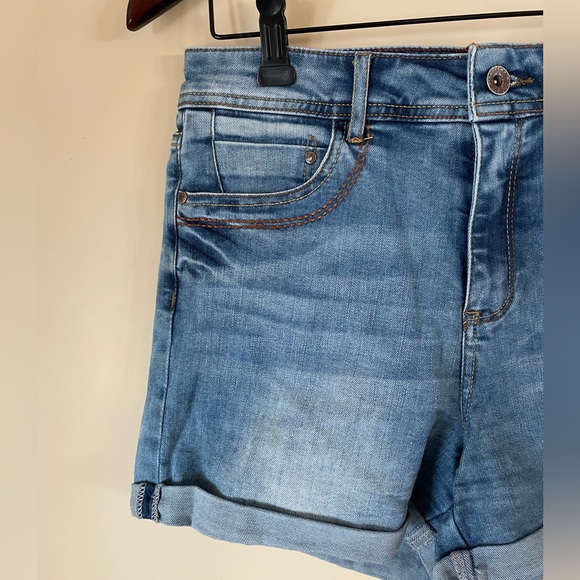 Eighty Two Denim Shorts Size 7 - Picture 2 of 7